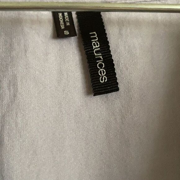 3/$20 Maurices Vneck Pullover Top - Picture 3 of 8